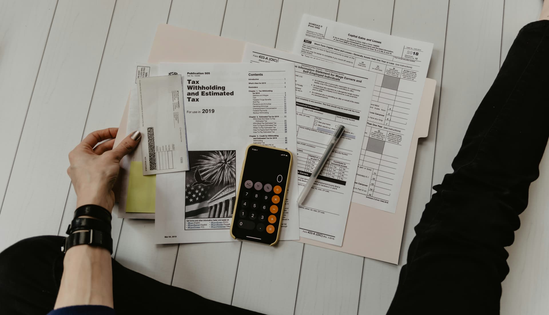 How Does Earnin Work? Early Wage Access and Crypto Financial Implications